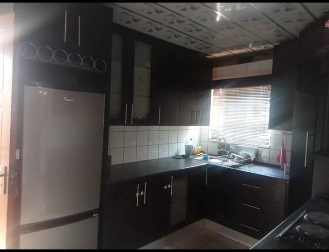 5 BEDROOM HOUSE FOR SALE IN ZONKIZIZWE